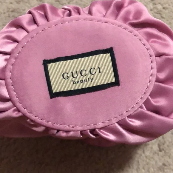 Gucci Flora Satin Pouch & Perfume Gift Set - Picture 4 of 9